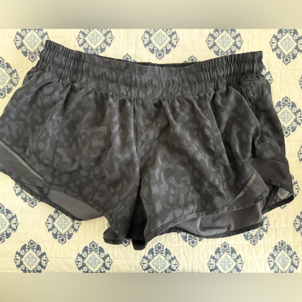 Lululemon Hotty hot 2.5 inch inseam. Women's Black Patterned Shorts